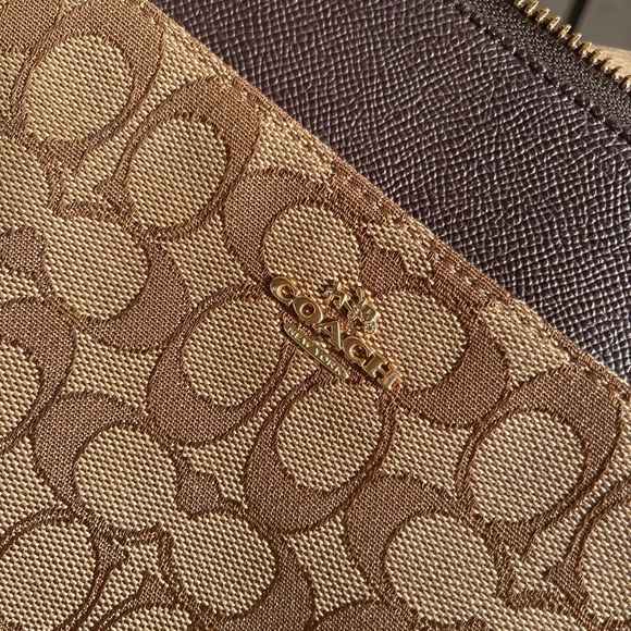 COACH North/South Swingpack in Signature Fabric - Picture 2 of 3